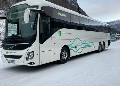 Ny og moderne buss som skal kjøre mellom Bismo og Lillehammer - Klikk for stort bilde